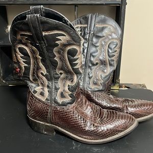 Men’s cowboy boots - leather - embroidered top